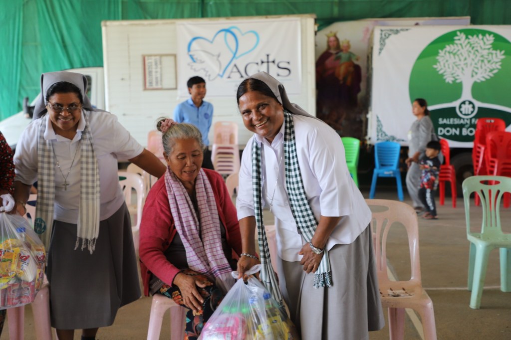 Salesians Distribute Food to Families Amid Border Conflict in&nbsp;Poipet